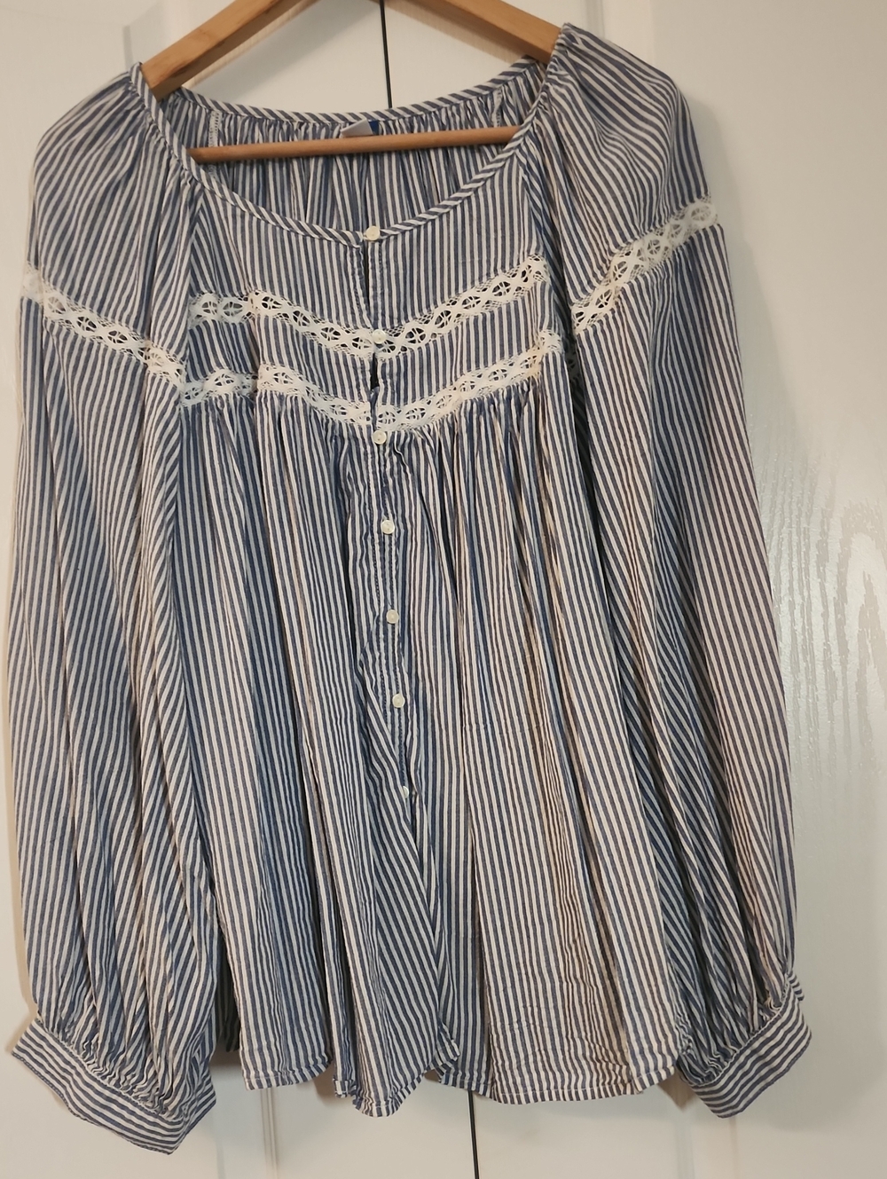 Old Navy Blue and White Striped Lace-Trim Skirt